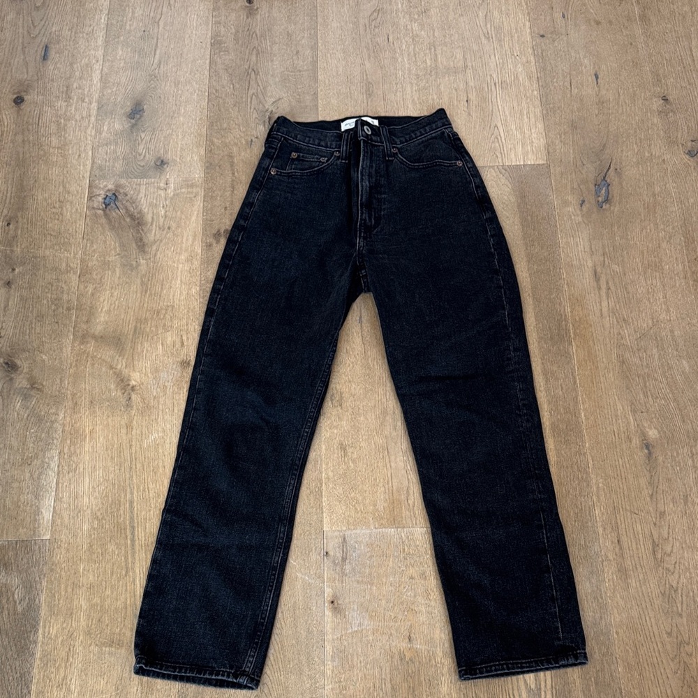 A&F the ankle straight ultra High Rise